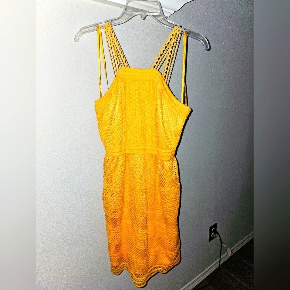 TAHARI ARTHUR LEVINE SZ 6 DRESS